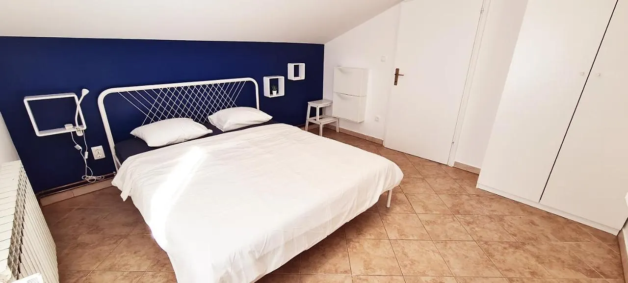 Studio Dora Malinska Apartment